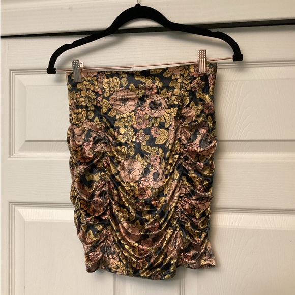 💥PRICE DROP💥 Gigi Velvet Skirt - Picture 2 of 5